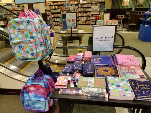 Book Store «Barnes & Noble Booksellers Clackamas Town Ctr Mall», reviews and photos, 12000 SE 82nd Ave, Portland, OR 97086, USA