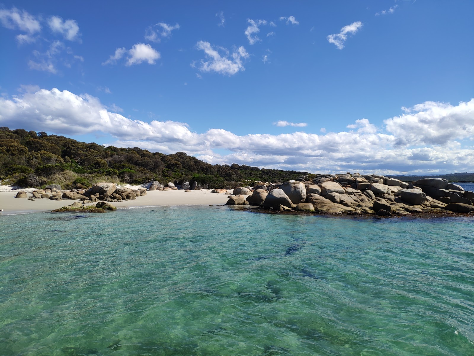 Foto di Beerbarrel Beach e l'insediamento