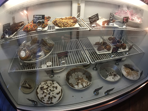 Ice Cream Shop «The Comfy Cow New Albany», reviews and photos, 109 E Market St, New Albany, IN 47150, USA