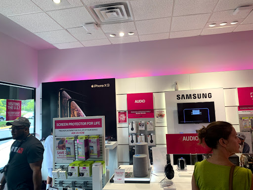 Cell Phone Store «T-Mobile», reviews and photos, 1837 Fountain Dr, Reston, VA 20190, USA