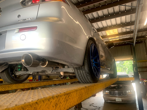 Tire Shop «Minute Man Muffler Glass Repair», reviews and photos, 919 W Court St, Seguin, TX 78155, USA