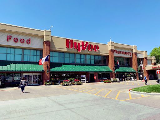 Hy-Vee, 7101 University Ave, Windsor Heights, IA 50324, USA, 