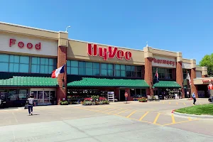 Hy-Vee Grocery Store image