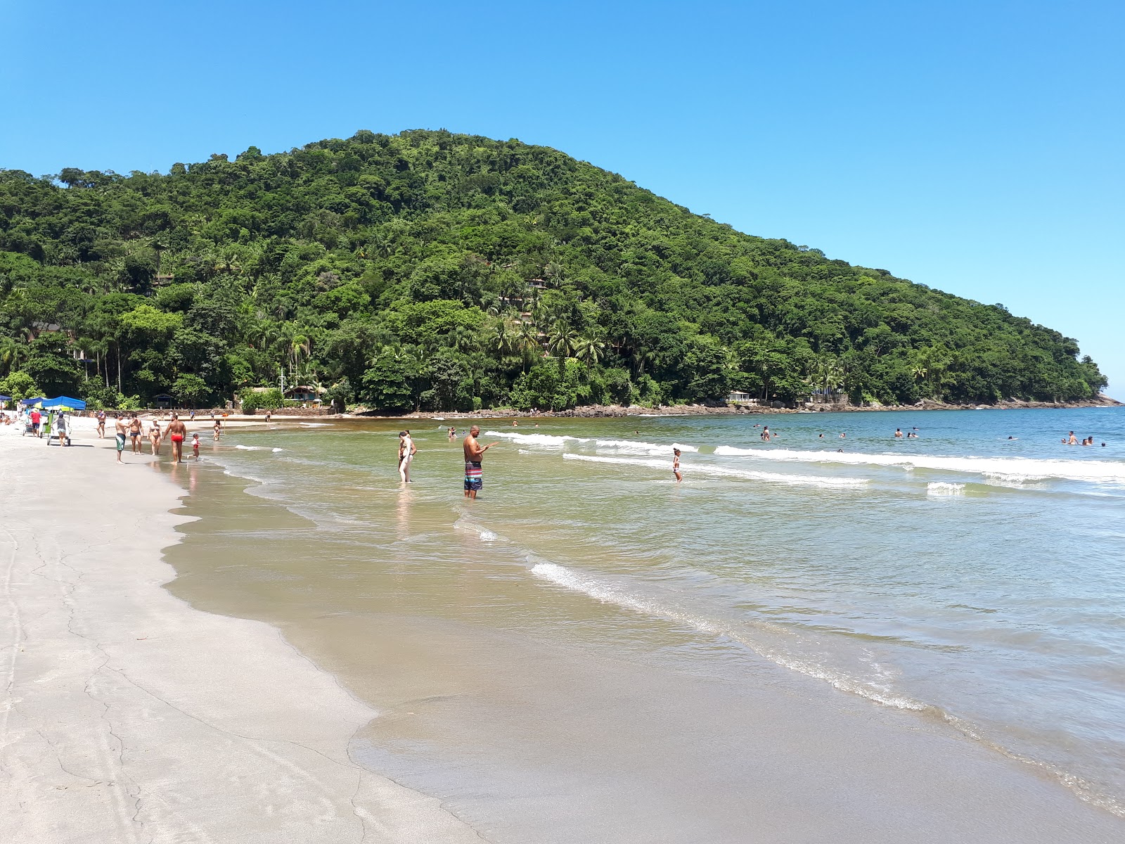 Da Barra Do Sahy Plajı'in fotoğrafı parlak ince kum yüzey ile