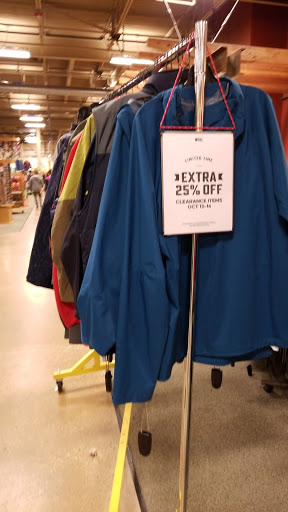 Camping Store «REI», reviews and photos, 1209 E Golf Rd, Schaumburg, IL 60173, USA