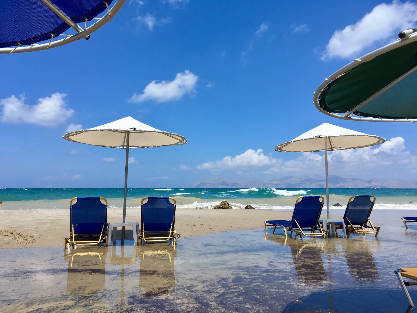 Fotografie cu Kouros Palace beach cu nivelul de curățenie in medie