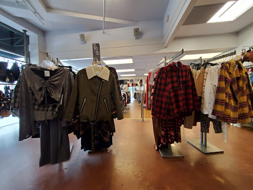 Used Clothing Store «Crossroads Trading Co», reviews and photos, 5901 College Ave, Oakland, CA 94618, USA