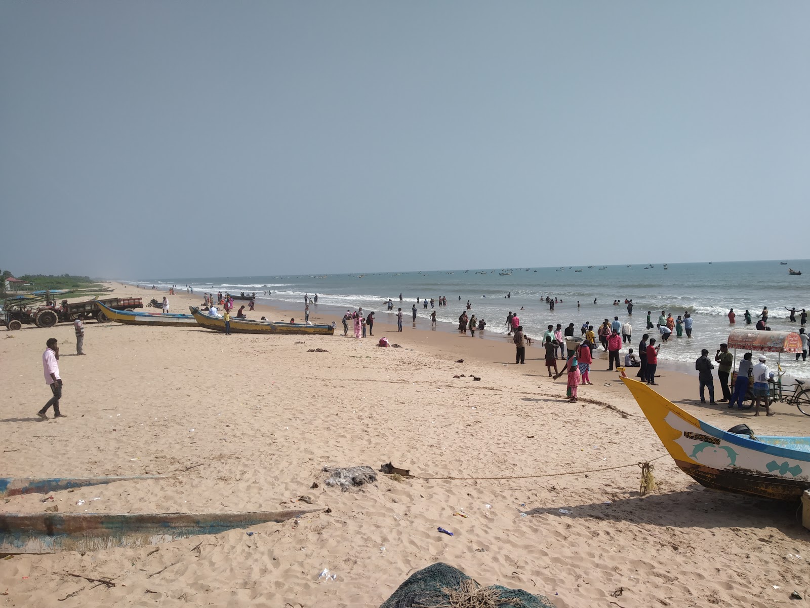 Valokuva Ramapuram Beachista. pinnalla turkoosi puhdas vesi:n kanssa