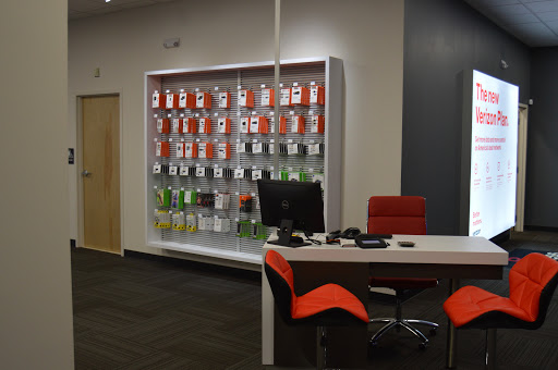 Cell Phone Store «Verizon Authorized Retailer / RW - Farmington, CT», reviews and photos, 855 Farmington Ave, Farmington, CT 06032, USA