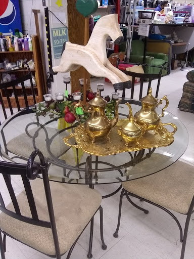 Thrift Store «Red Racks Thrift Store», reviews and photos, 1711 N Glenstone Ave, Springfield, MO 65803, USA