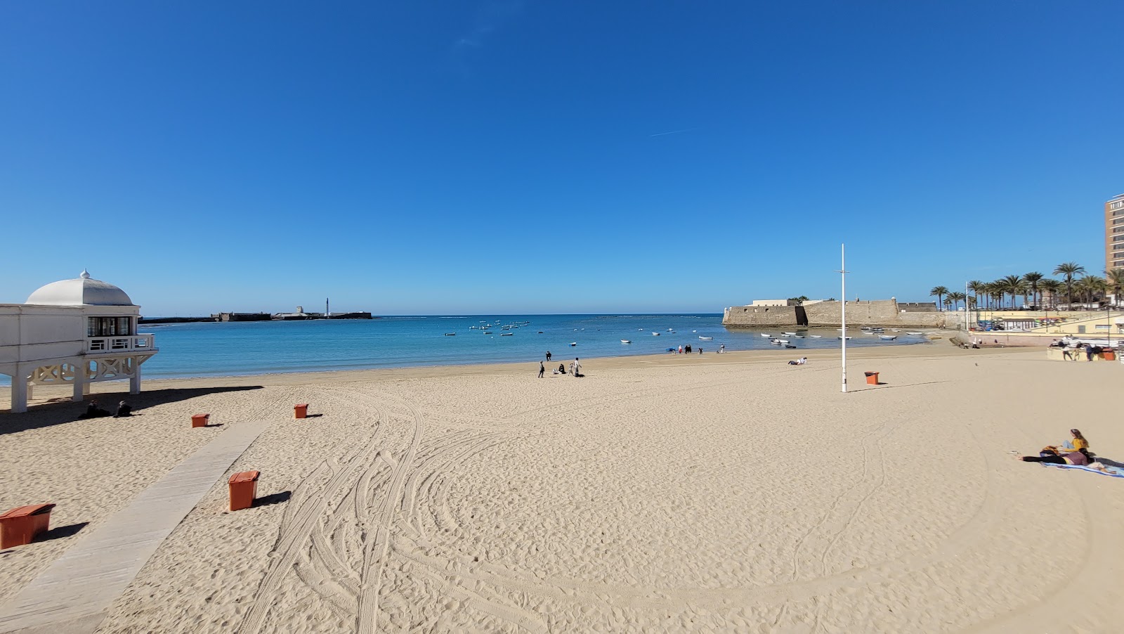 Foto van Playa La Caleta Cadiz en de nederzetting