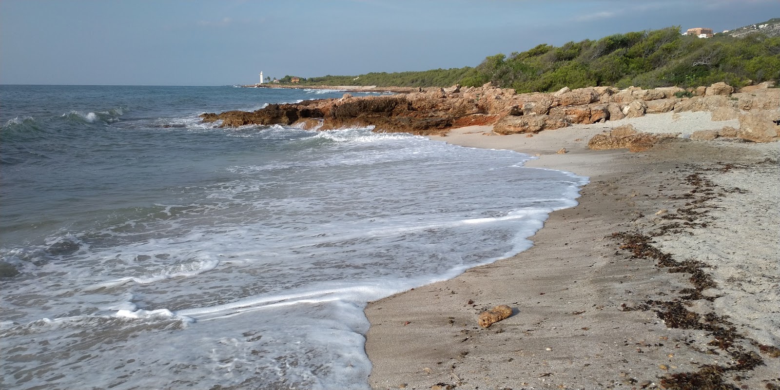 Foto di Platja Serradal 3 con una superficie del sabbia beige e ciottoli