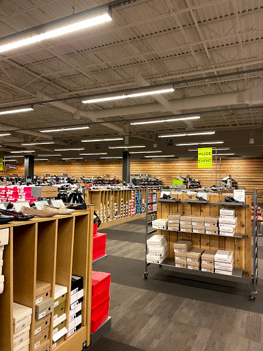 Shoe Store «DSW Designer Shoe Warehouse», reviews and photos, 23171 W Outer Dr, Allen Park, MI 48101, USA