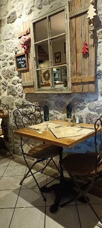 Atmosphère du Restaurant français Le Bessoi à Besse-et-Saint-Anastaise - n°11