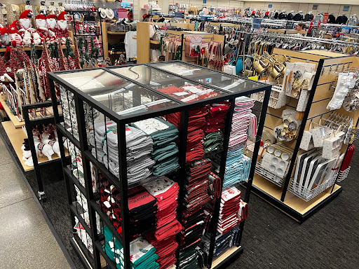 Department Store «Nordstrom Rack Glendale Fashion Center», reviews and photos, 227 N Glendale Ave, Glendale, CA 91206, USA