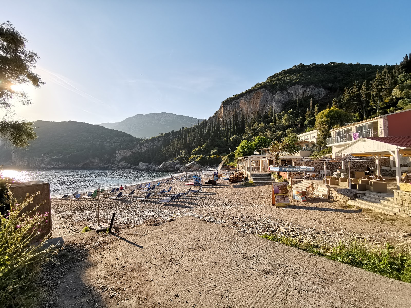 Paralia Liapades'in fotoğrafı çok temiz temizlik seviyesi ile