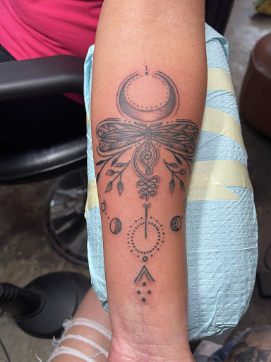 Tattoo Shop «Ironclad Tattoo Gallery», reviews and photos, 194 N 2nd Ave, Saltillo, MS 38866, USA