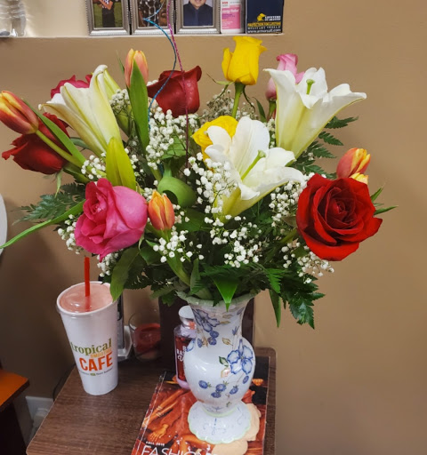 Florist «Irish Rose and GIfts», reviews and photos, 33608 W Seven Mile Rd, Livonia, MI 48152, USA