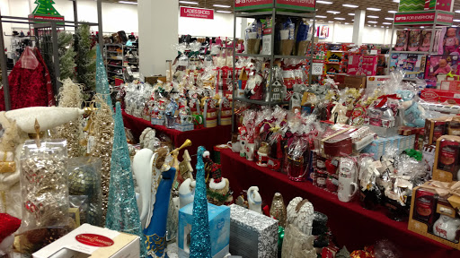 Clothing Store «Burlington Coat Factory», reviews and photos, 30 W Rand Rd, Arlington Heights, IL 60004, USA