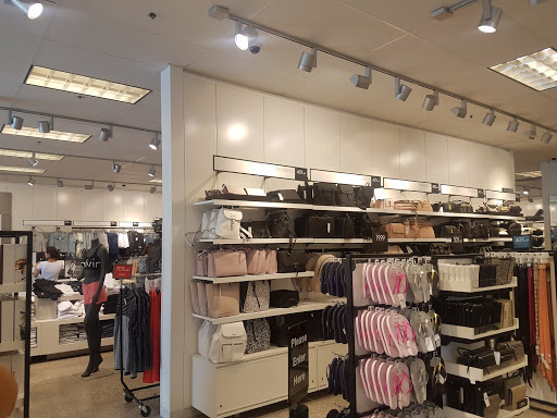 Shopping Mall «The Lake Buena Vista Factory Stores», reviews and photos, 15657 S Apopka Vineland Rd, Orlando, FL 32821, USA