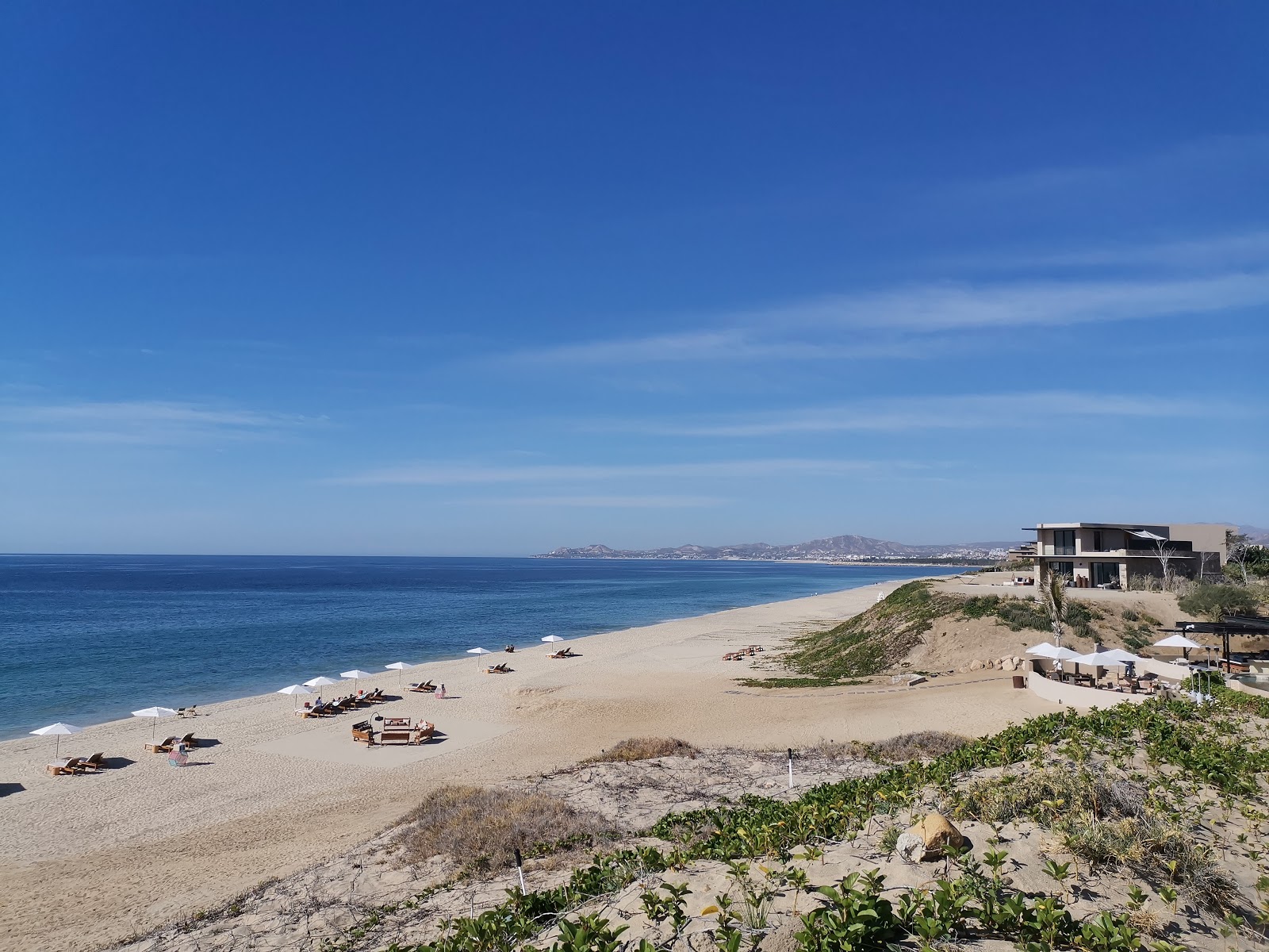 Fotografija El Ranchito Beach z svetel pesek površino