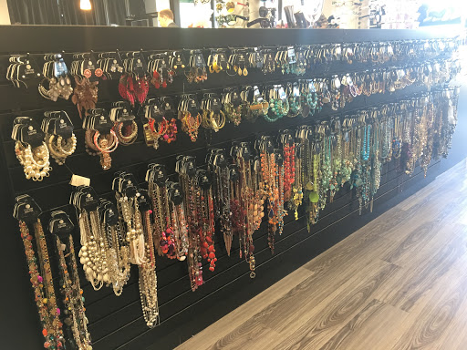 Used Clothing Store «Clothes Mentor», reviews and photos, 306 Oyster Point Rd, Newport News, VA 23602, USA