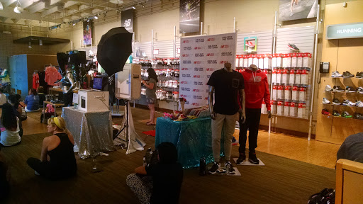 Shoe Store «New Balance», reviews and photos, 270 S Arroyo Pkwy, Pasadena, CA 91105, USA