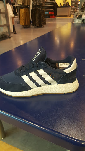 Shoe Store «Champs Sports», reviews and photos, 6600 Topanga Canyon Blvd, Canoga Park, CA 91303, USA