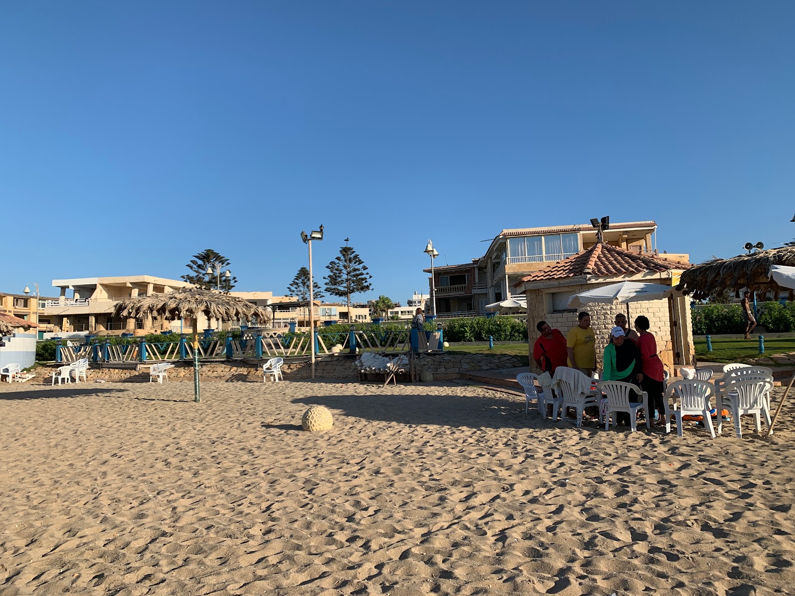 Foto de El Mamurah Beach e o assentamento