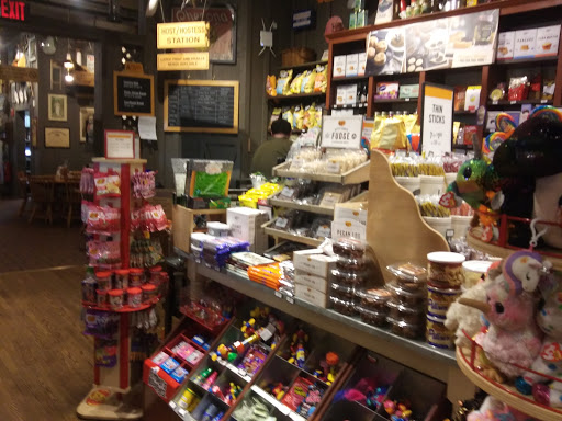 American Restaurant «Cracker Barrel Old Country Store», reviews and photos, 15 Riverton Commons Plaza, Front Royal, VA 22630, USA