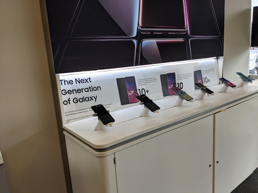 Cell Phone Store «Tracfone Wireless Exclusive Store (Cellphone Repair- iPhone Repair- Screen Repair)», reviews and photos, 10812 SE Oak St b, Portland, OR 97222, USA