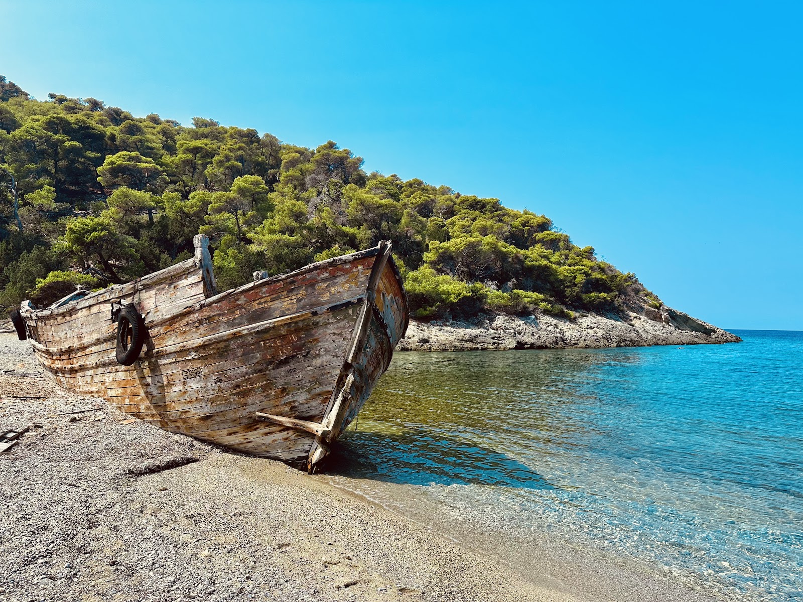 Foto von Agalipa Shipwreck Beach, Skyros wilde gegend