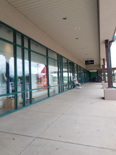 Outlet Mall «The Outlet Shoppes At Fremont», reviews and photos, 6245 N Old 27, Fremont, IN 46737, USA