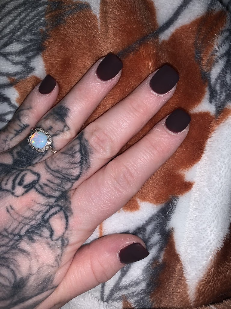 M T Nails 28152