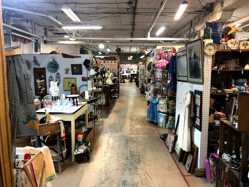 Home Goods Store «Olde Factory», reviews and photos, 139 S Hanover St, Hummelstown, PA 17036, USA