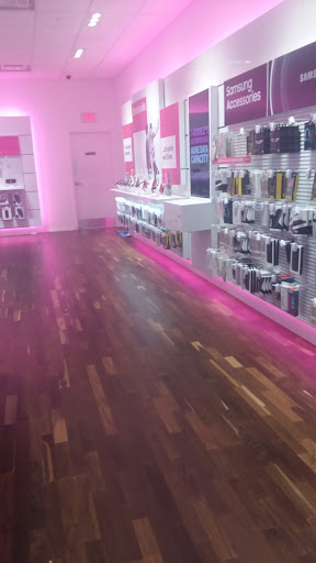 Cell Phone Store «T-Mobile», reviews and photos, 184 Penn Mart Ct #19, New Castle, DE 19720, USA