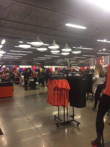 Clothing Store «Nike Factory Store», reviews and photos, 3905 Eagan Outlets Pkwy #200, Eagan, MN 55122, USA