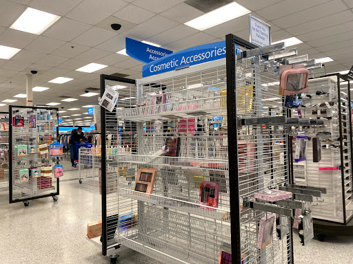 Clothing Store «Ross Dress for Less», reviews and photos, 4404 Dallas Fort Worth Turnpike, Dallas, TX 75211, USA