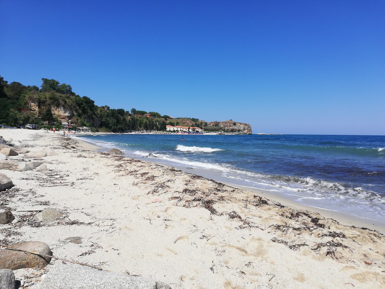 Foto di Sant' Irene beach con spiaggia spaziosa