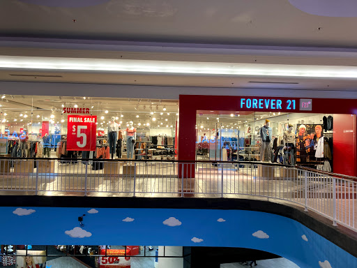 Clothing Store «F21 RED», reviews and photos, 470 Lewis Ave, Meriden, CT 06450, USA