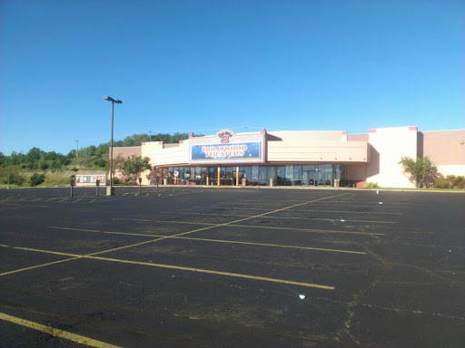 Movie Theater «Regal Cinemas West Ridge 8», reviews and photos, 1727 SW Wanamaker Rd, Topeka, KS 66604, USA