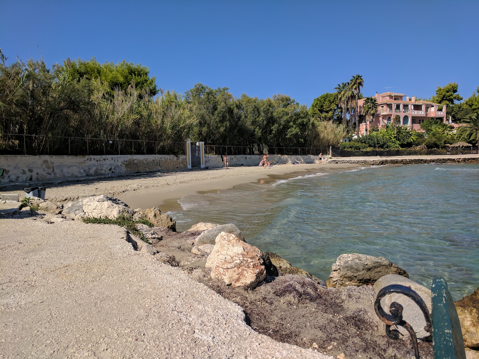 Foto van Amoudi beach met turquoise puur water oppervlakte