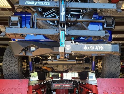 Auto Repair Shop «Huff Muffler of Brandon, LLC.», reviews and photos, 702 E Brandon Blvd, Brandon, FL 33511, USA