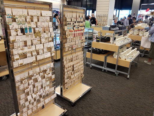 Department Store «Nordstrom Rack The Shops at State and Washington», reviews and photos, 24 N State St, Chicago, IL 60602, USA