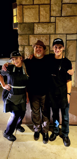 Pizza Restaurant «Round Table Pizza», reviews and photos, 1516 CA-99, Gridley, CA 95948, USA