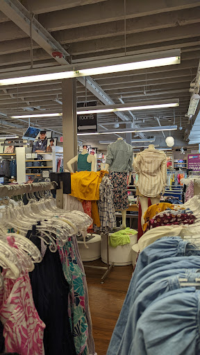 Clothing Store «Gap Outlet», reviews and photos, 40 S 69th St, Upper Darby, PA 19082, USA