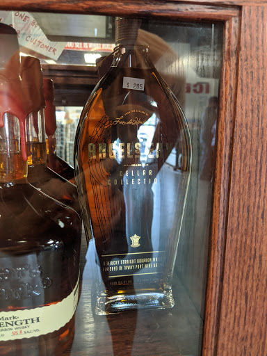 Liquor Store «Roof Brothers Wine & Spirits», reviews and photos, 4033 Clarks River Rd, Paducah, KY 42003, USA