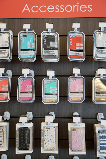 Cell Phone Store «Verizon Authorized Retailer - A Wireless», reviews and photos, 22618 WA-99 #104, Edmonds, WA 98026, USA