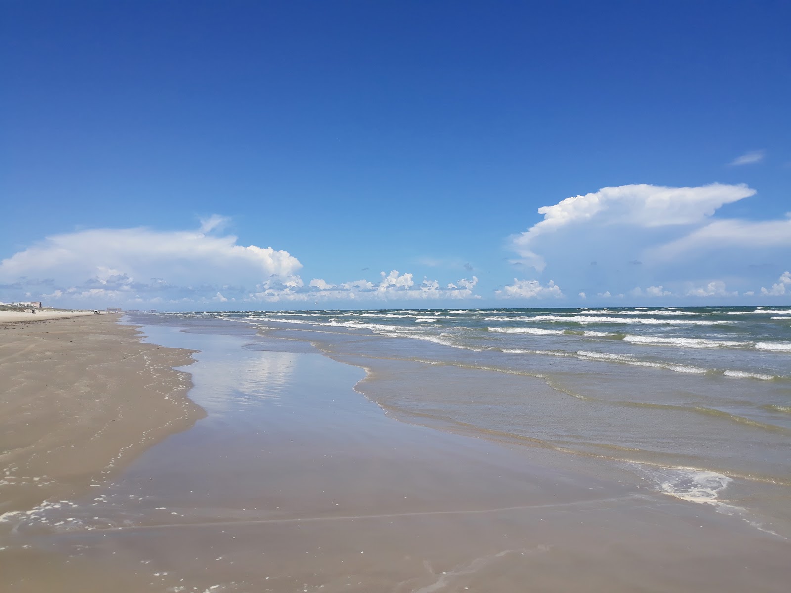Fotografija Gulf Waters beach z svetel pesek površino