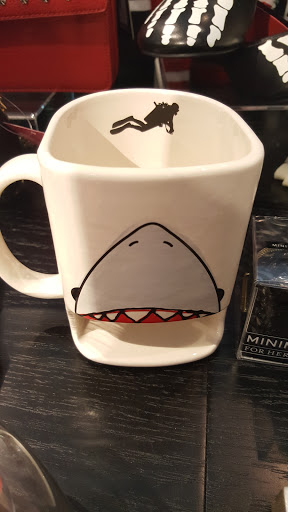 Donut Shop «Donut Hut», reviews and photos, 2025 W Magnolia Blvd, Burbank, CA 91506, USA